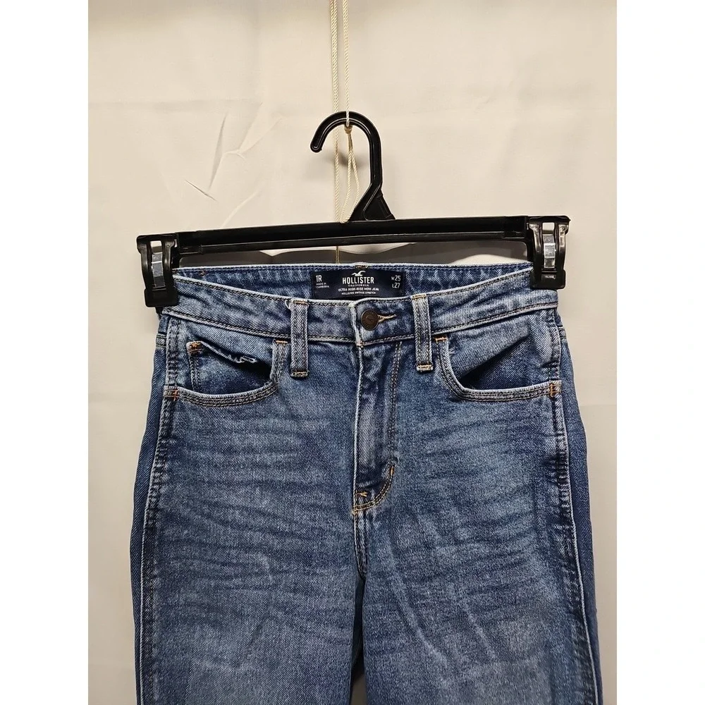 Hollister Ultra High-Rise Blue Distressed Denim Mom Jeans Juniors Sz 1r W25 L27 - Picture 7 of 15